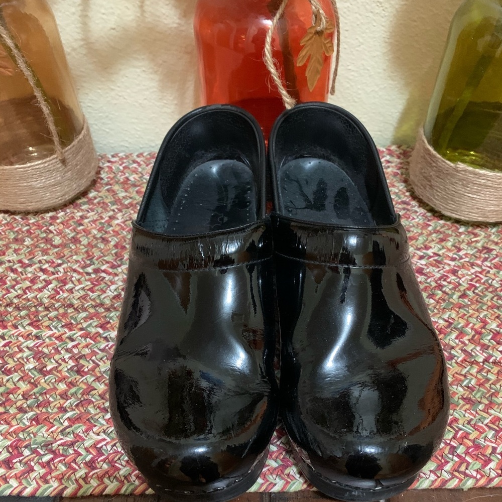 Dansko 39 black clogs